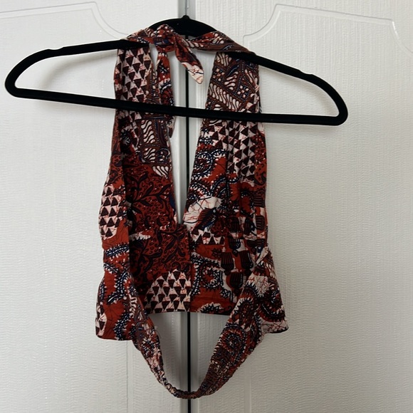 Vintage 70s Patterned Crop Halter Top - Picture 5 of 5
